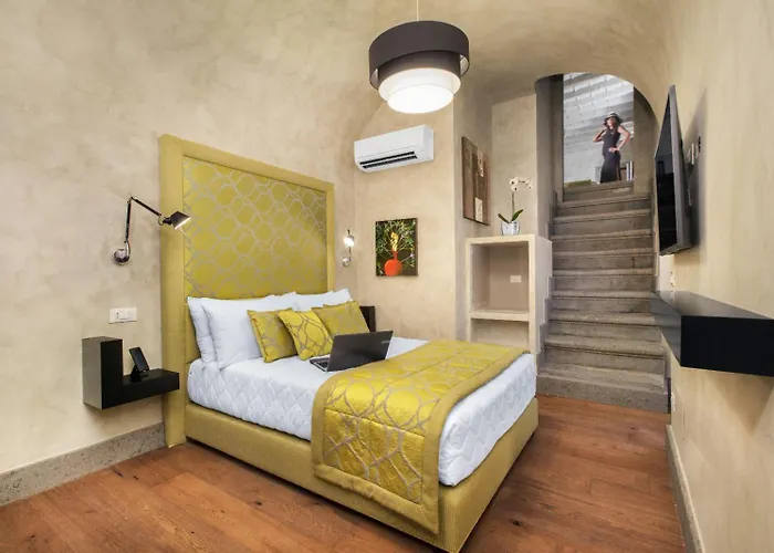 Eroma - Pantheon Luxury Pensión 4*