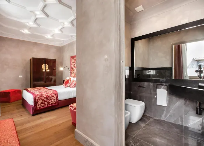 Eroma - Pantheon Luxury Pensión 4*